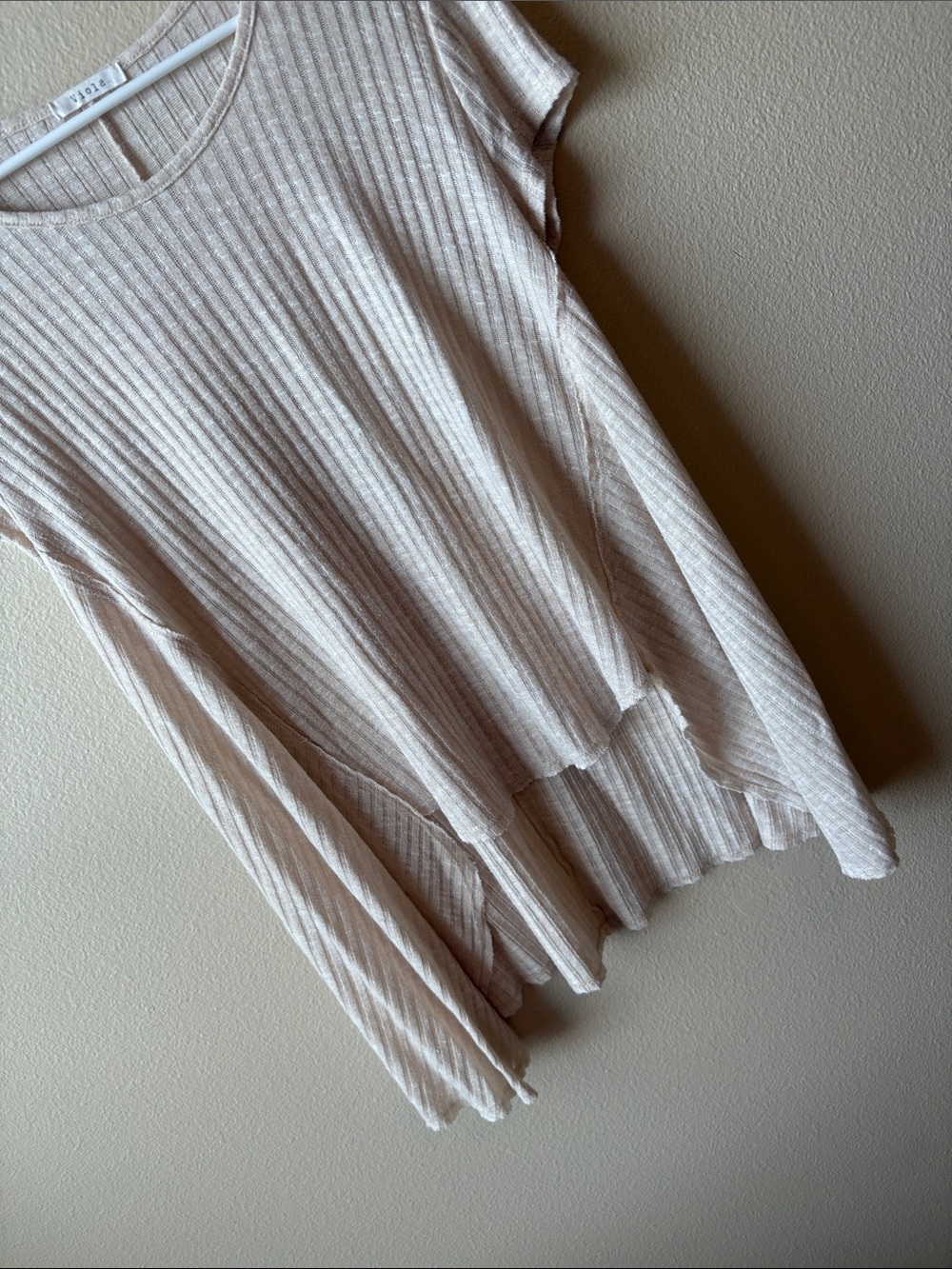 ✨Taupe Ribbed Flowy Tee✨ - Picture 3 of 4